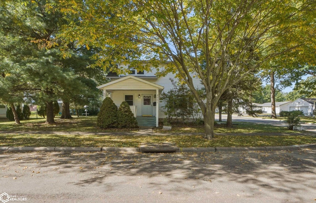 Photo of 2001 S 14Th Street, Burlington, IA 52601 (MLS # 6343505)