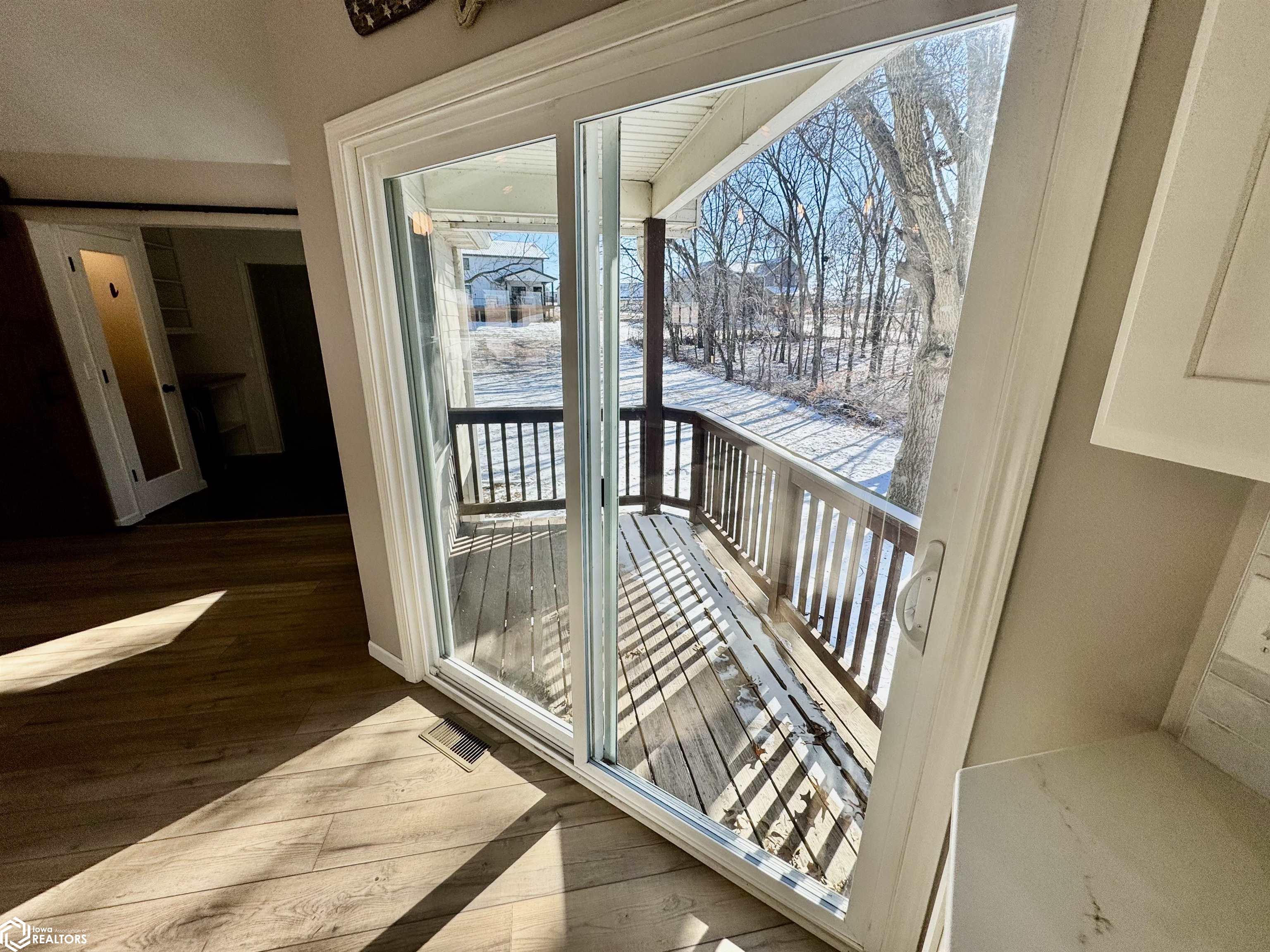 17587 Lakeshore Drive