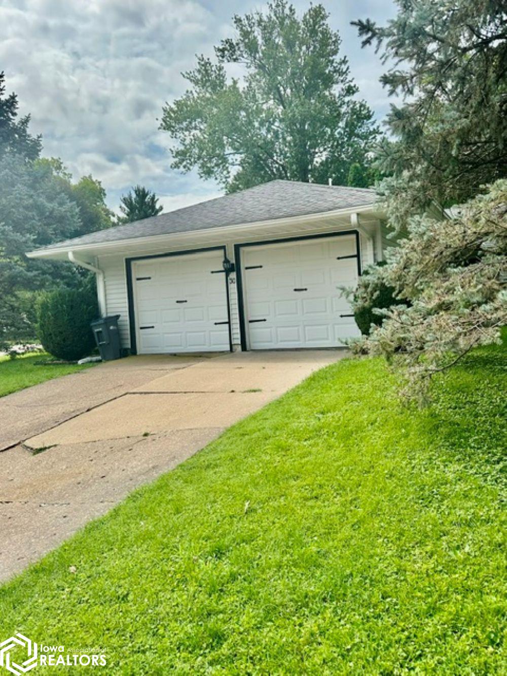 Photo of 30 CASCADE Terrace, Burlington, IA 52601 (MLS # 6341341)