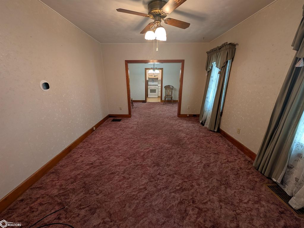 Photo of 925 Shields Street, Burlington, IA 52601 (MLS # 6337687)