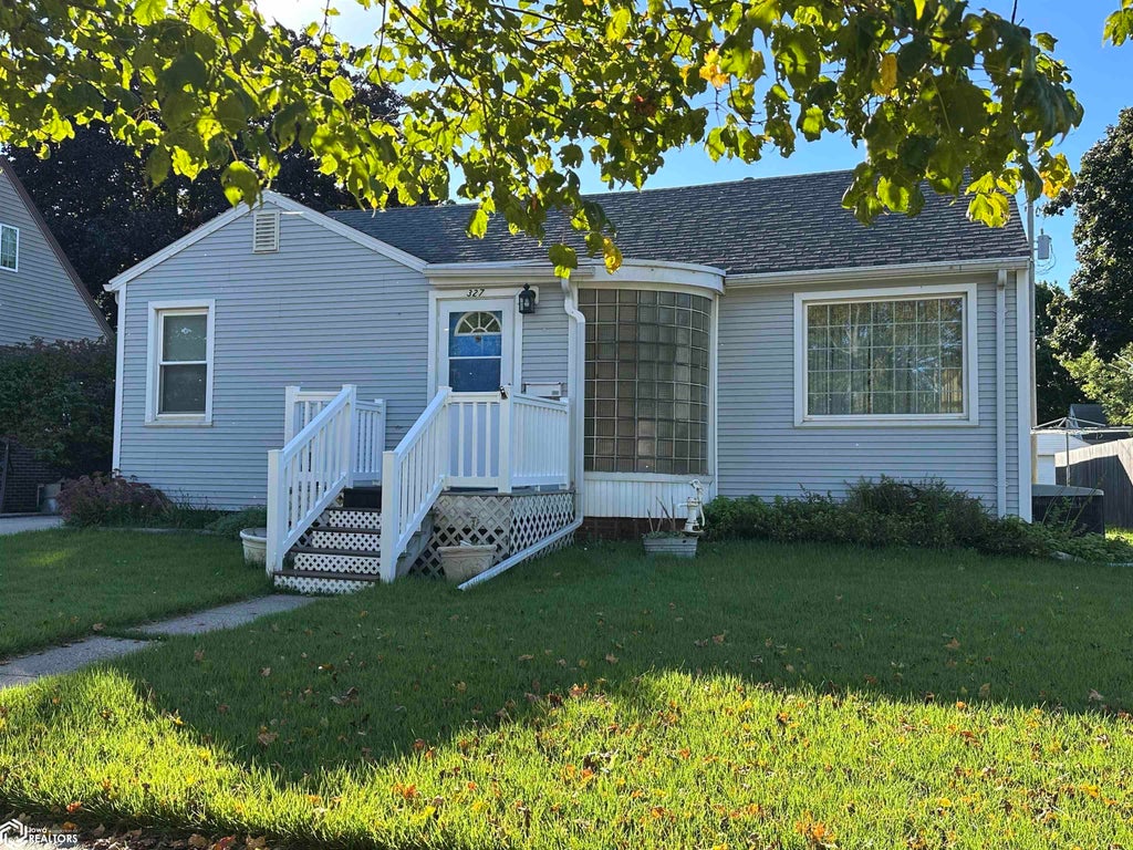Photo of 327 Lincoln Avenue, Iowa Falls, IA 50126 (MLS # 6343434)