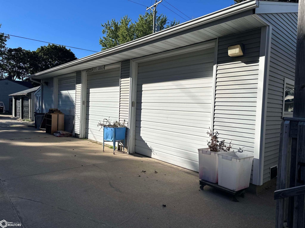 Photo of 327 Lincoln Avenue, Iowa Falls, IA 50126 (MLS # 6343434)