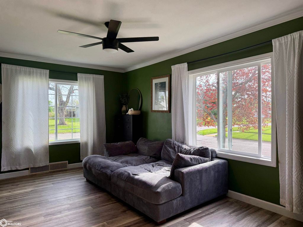 Photo of 1402 E Nevada Street, Marshalltown, IA 50158 (MLS # 6337640)