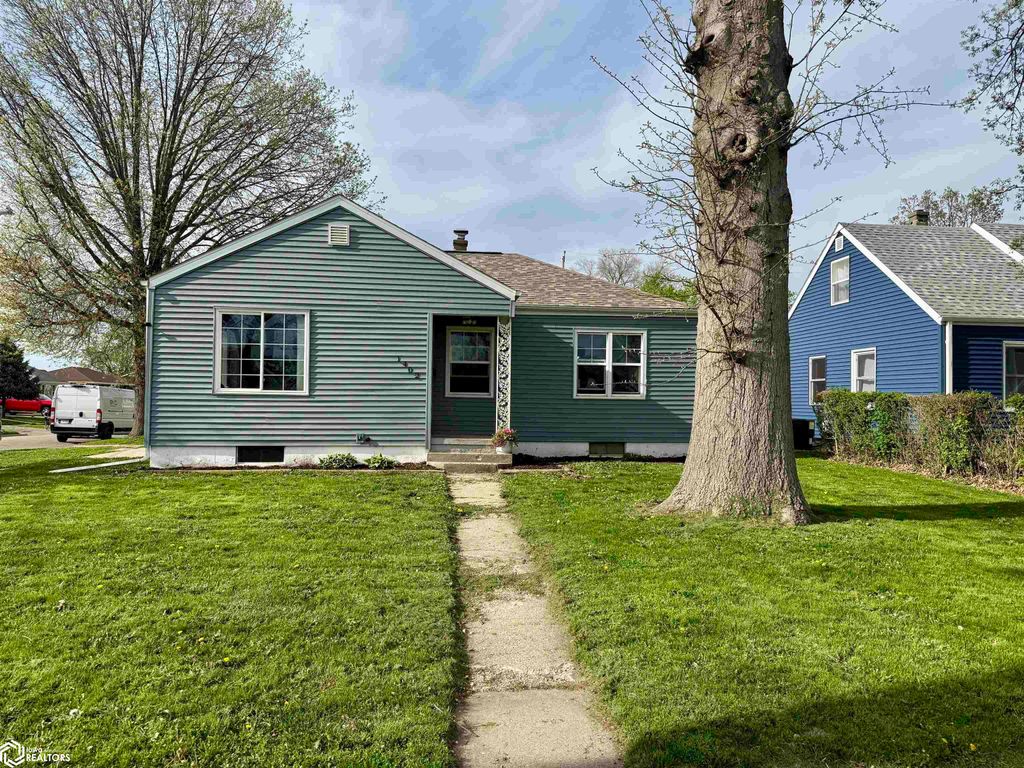 Photo of 1402 E Nevada Street, Marshalltown, IA 50158 (MLS # 6337640)