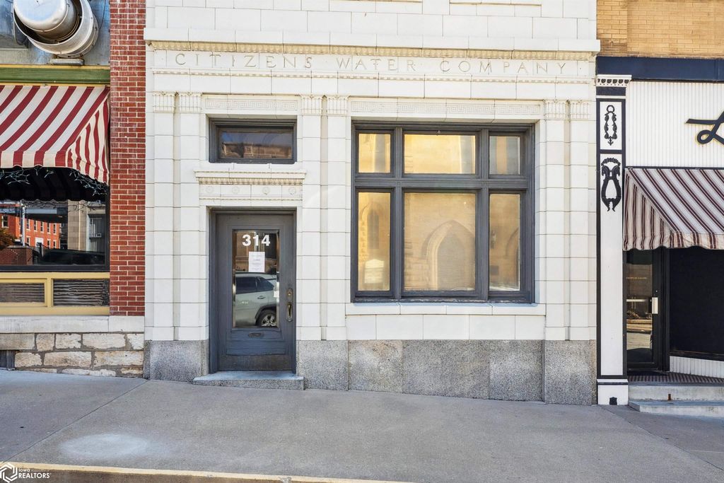 Photo of 314 N 4Th Street, Burlington, IA 52601 (MLS # 6324714)