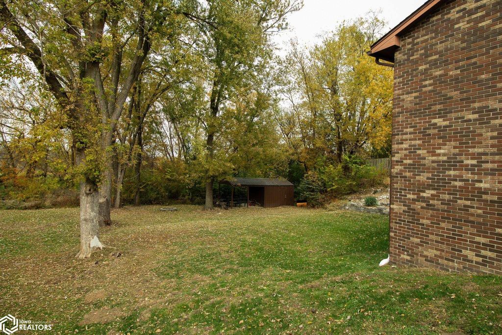 Photo of 1939 Gladstone Street, Ottumwa, IA 52501 (MLS # 6333501)