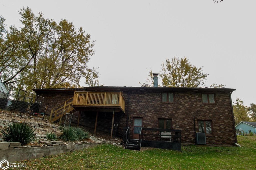 Photo of 1939 Gladstone Street, Ottumwa, IA 52501 (MLS # 6333501)