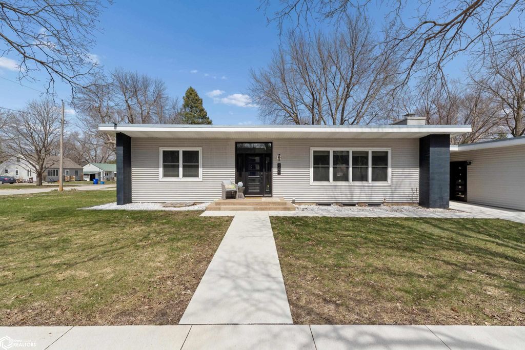 Photo of 900 6th Avenue S, Clear Lake, IA 50428 (MLS # 6337153)