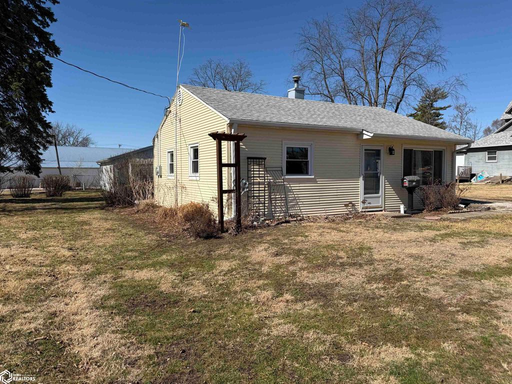 Photo of 305 N Poplar Street, Mount Pleasant, IA 52641 (MLS # 6336278)