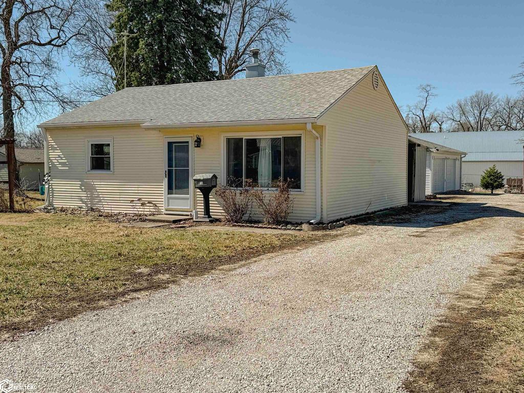 Photo of 305 N Poplar Street, Mount Pleasant, IA 52641 (MLS # 6336278)