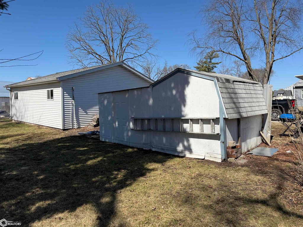 Photo of 305 N Poplar Street, Mount Pleasant, IA 52641 (MLS # 6336278)