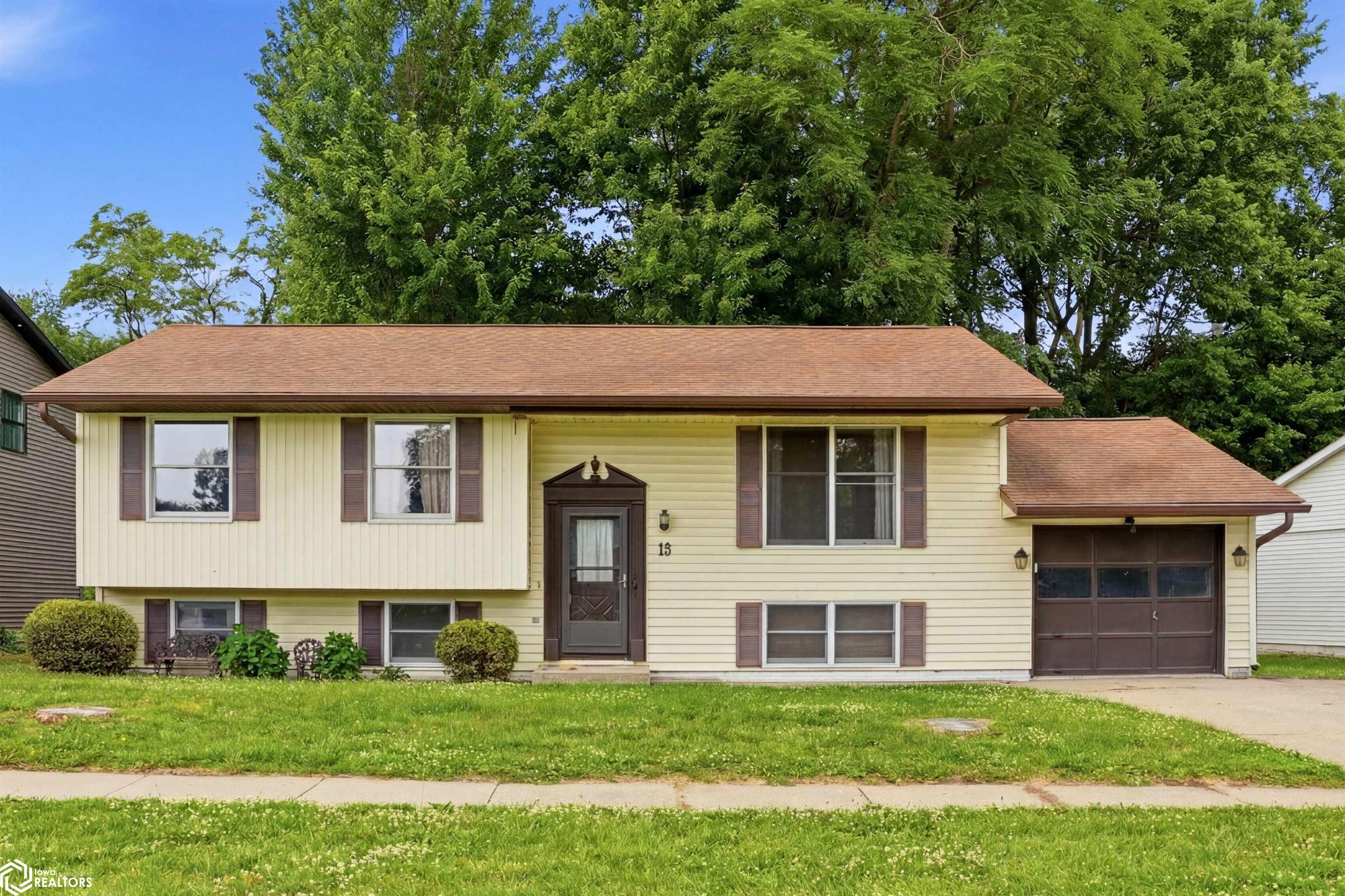 Photo 1 of 26 — 13 29Th Place, Fort Madison, IA 52627