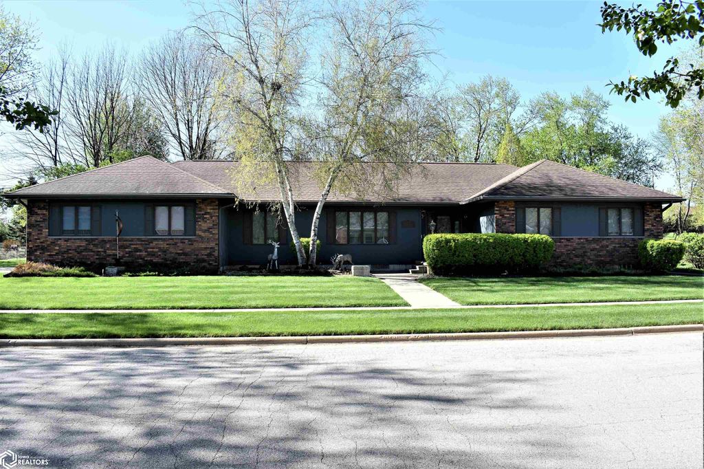 Photo of 2113 Briardale Drive, Iowa Falls, IA 50126 (MLS # 6337759)