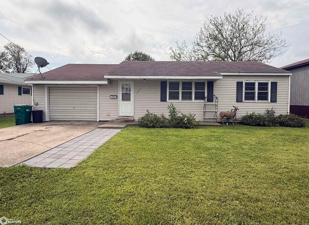 Photo of 504 E Adams Street, New London, IA 52645 (MLS # 6341843)