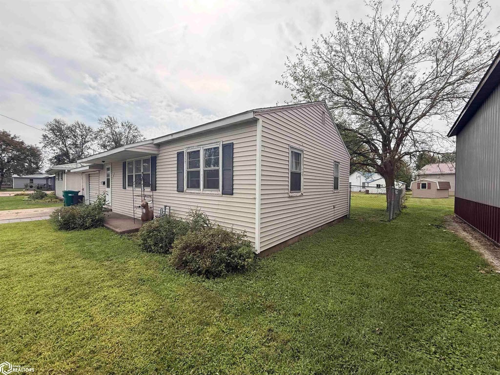 Photo of 504 E Adams Street, New London, IA 52645 (MLS # 6341843)