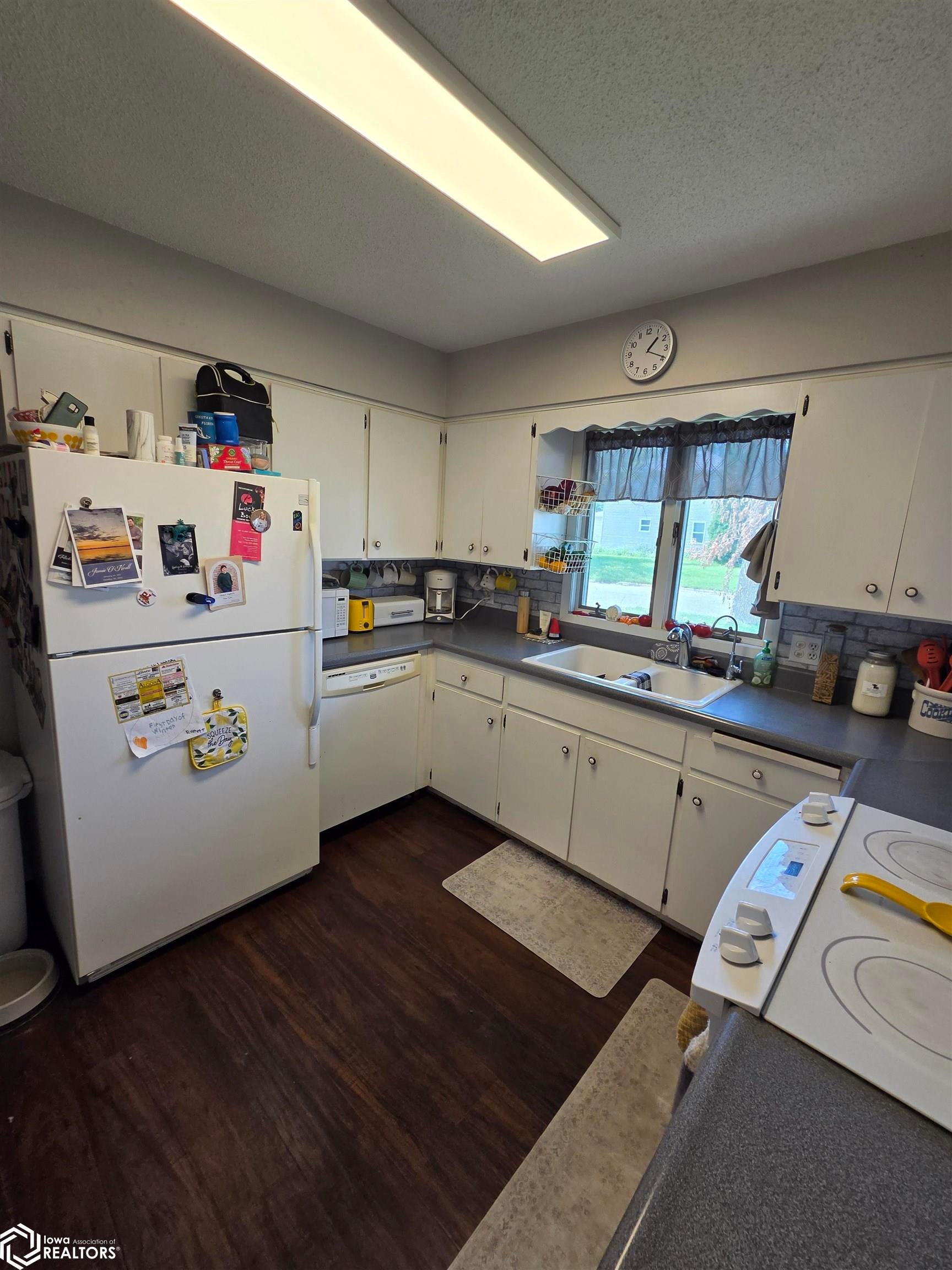 420 N Heckart - Photo 2
