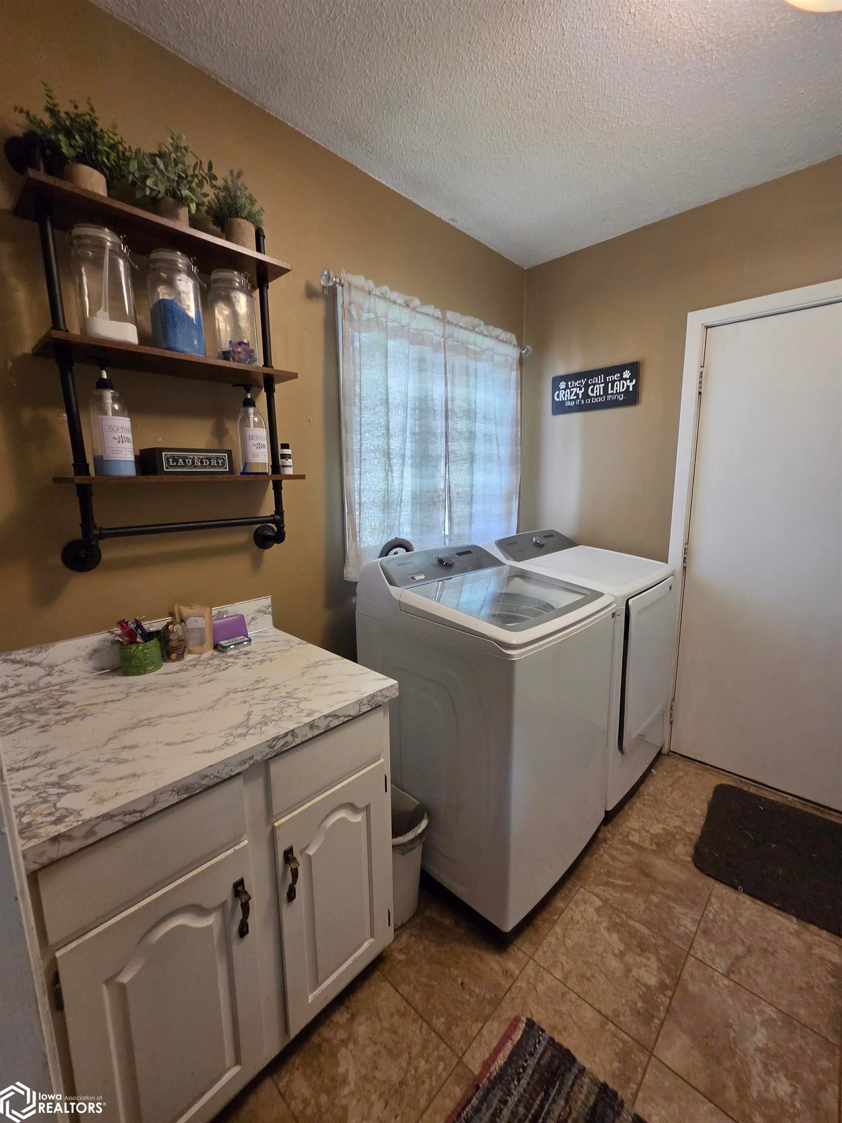 420 N Heckart - Photo 4