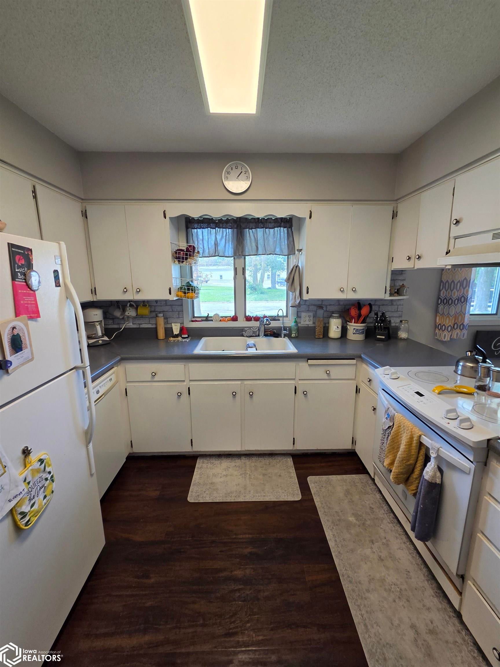 420 N Heckart - Photo 3