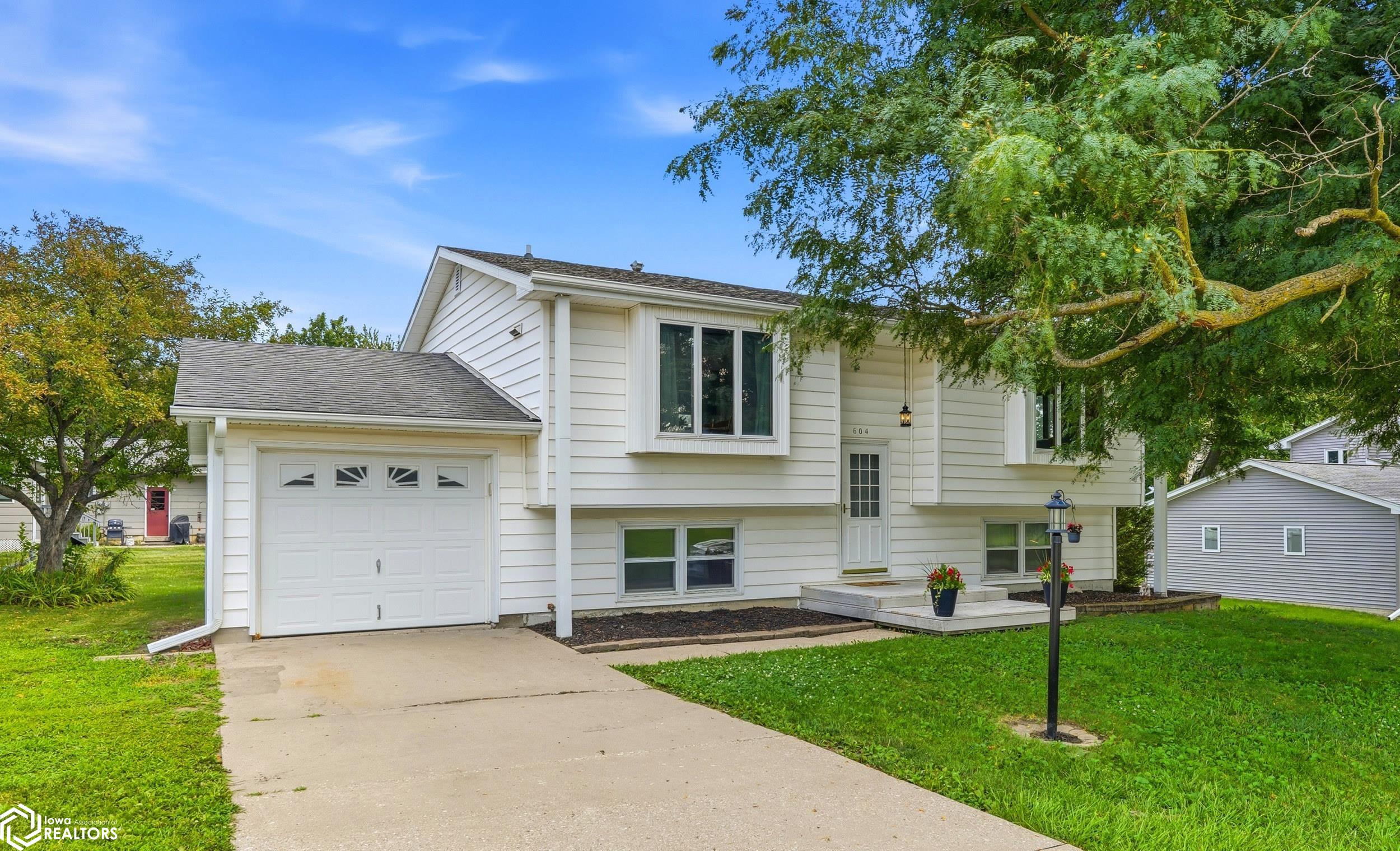 Photo 1 of 44 — 604 S Adams Street, Mount Pleasant, IA 52641