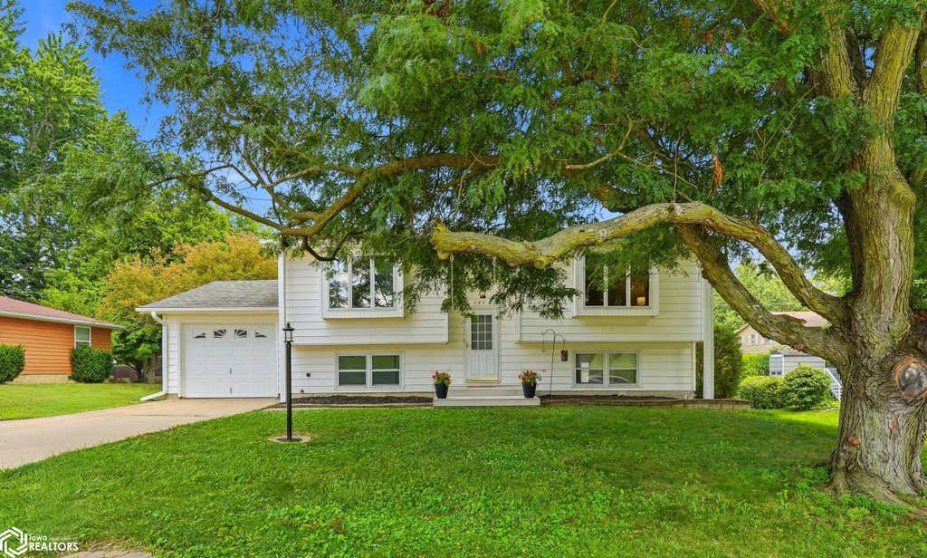 Photo of 604 S Adams Street, Mount Pleasant, IA 52641 (MLS # 6340459)
