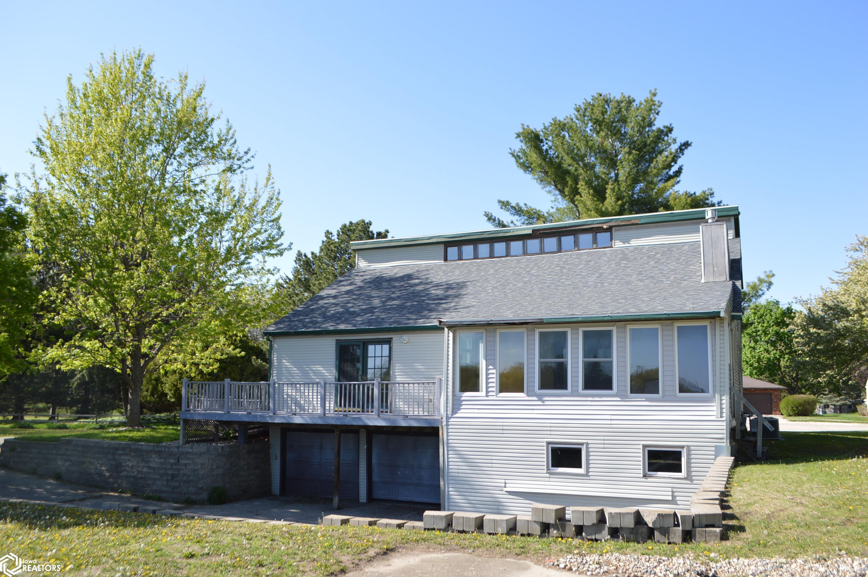 Photo 1 of 19 — 659 3rd Place SE, Mason City, IA 50401