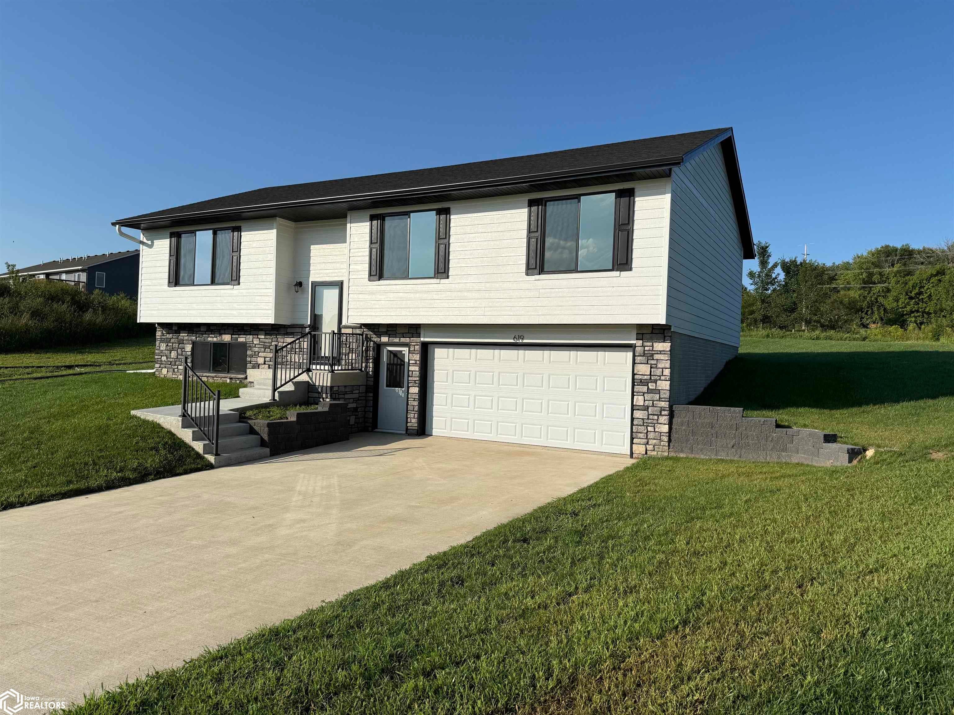 619 W Valley Drive