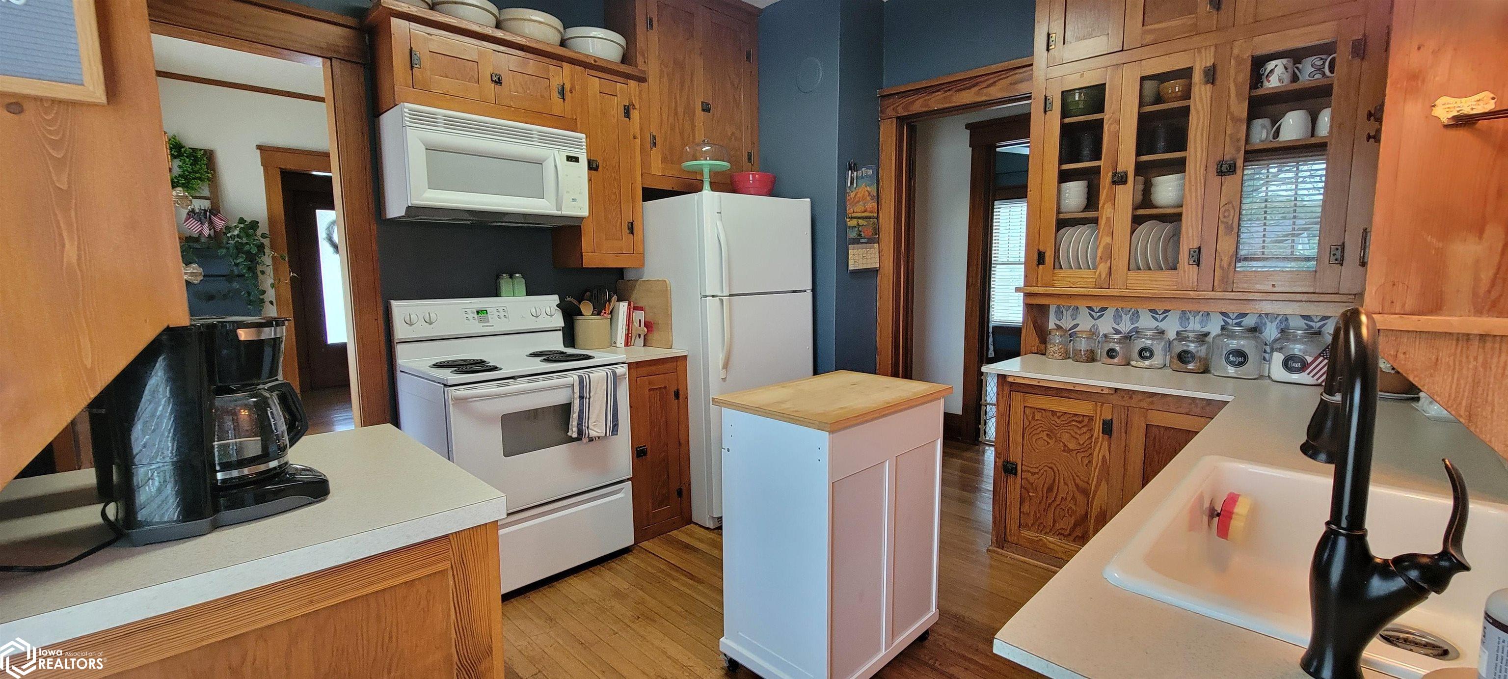 108 2nd Ave SW - Photo 3