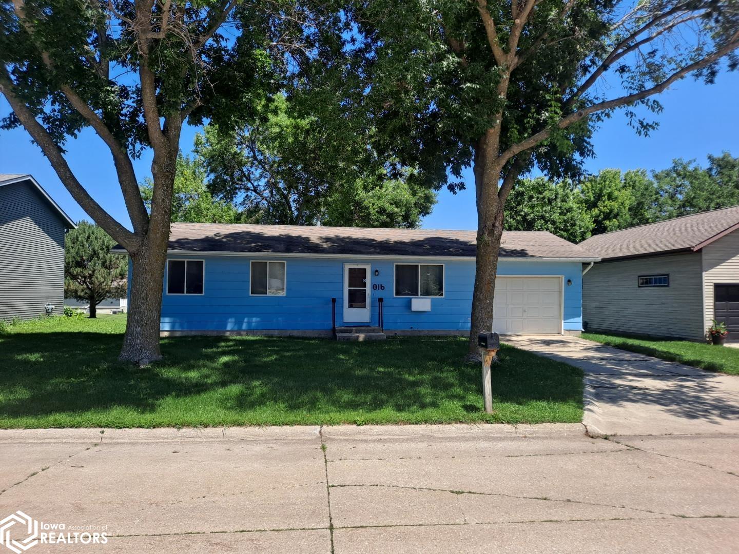Photo 1 of 6 — 816 W 12th Ave N, Clear Lake, IA 50428