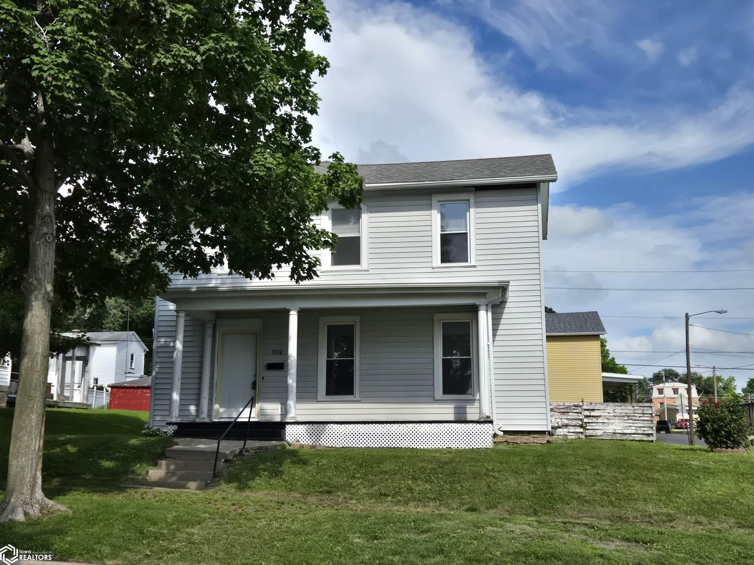 Photo 1 of 28 — 902 N 8Th Street, Burlington, IA 52601