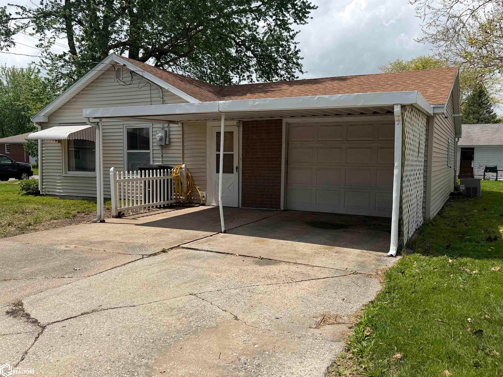 Photo of 1109 E Monroe Street, Mount Pleasant, IA 52641 (MLS # 6337709)