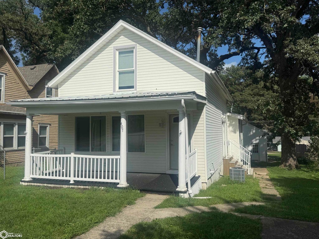 Photo of 407 N Chestnut Street, Avoca, IA 51521 (MLS # 6342360)