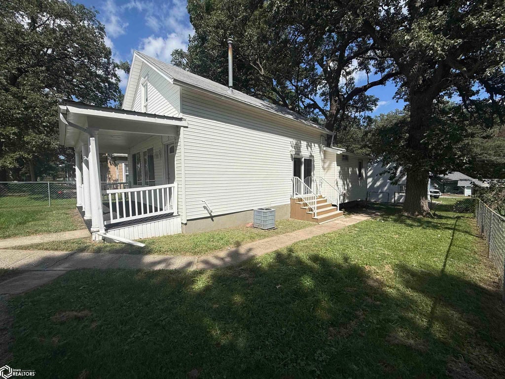 Photo of 407 N Chestnut Street, Avoca, IA 51521 (MLS # 6342360)