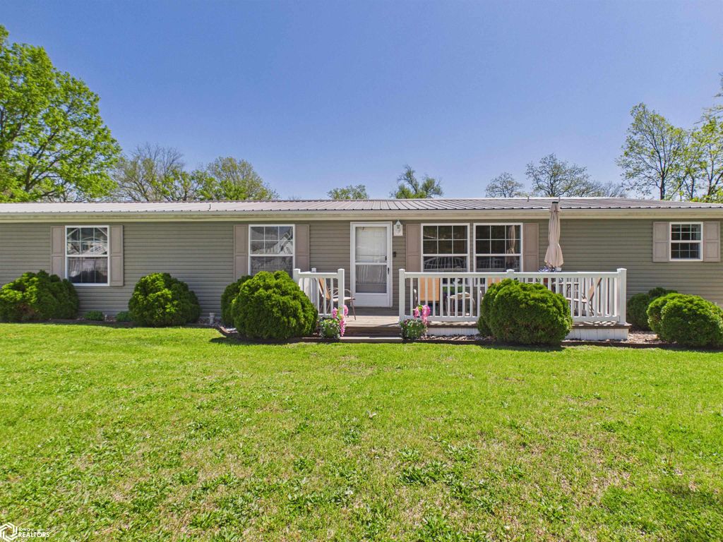 Photo of 2433 Garfield Avenue, Keokuk, IA 52632 (MLS # 6337545)