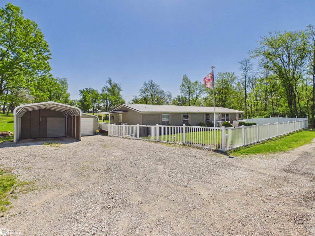 Photo of 2433 Garfield Avenue, Keokuk, IA 52632 (MLS # 6337545)