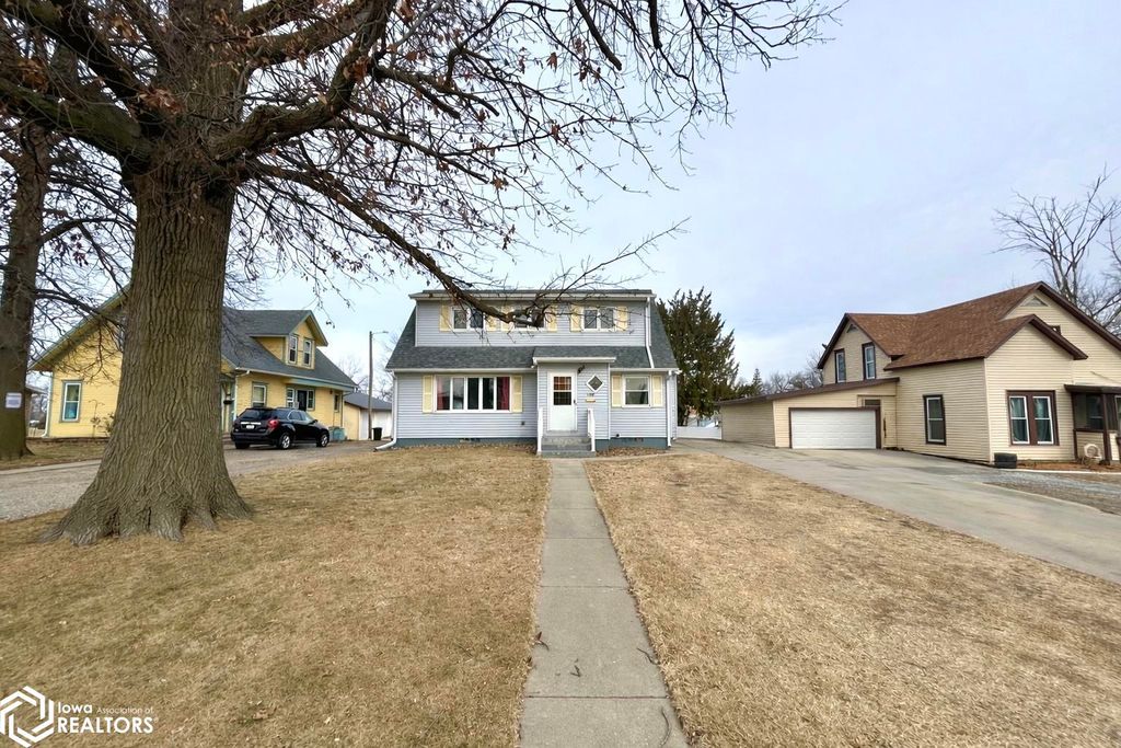 Photo of 1705 Summit Street, Marshalltown, IA 50158 (MLS # 6335475)