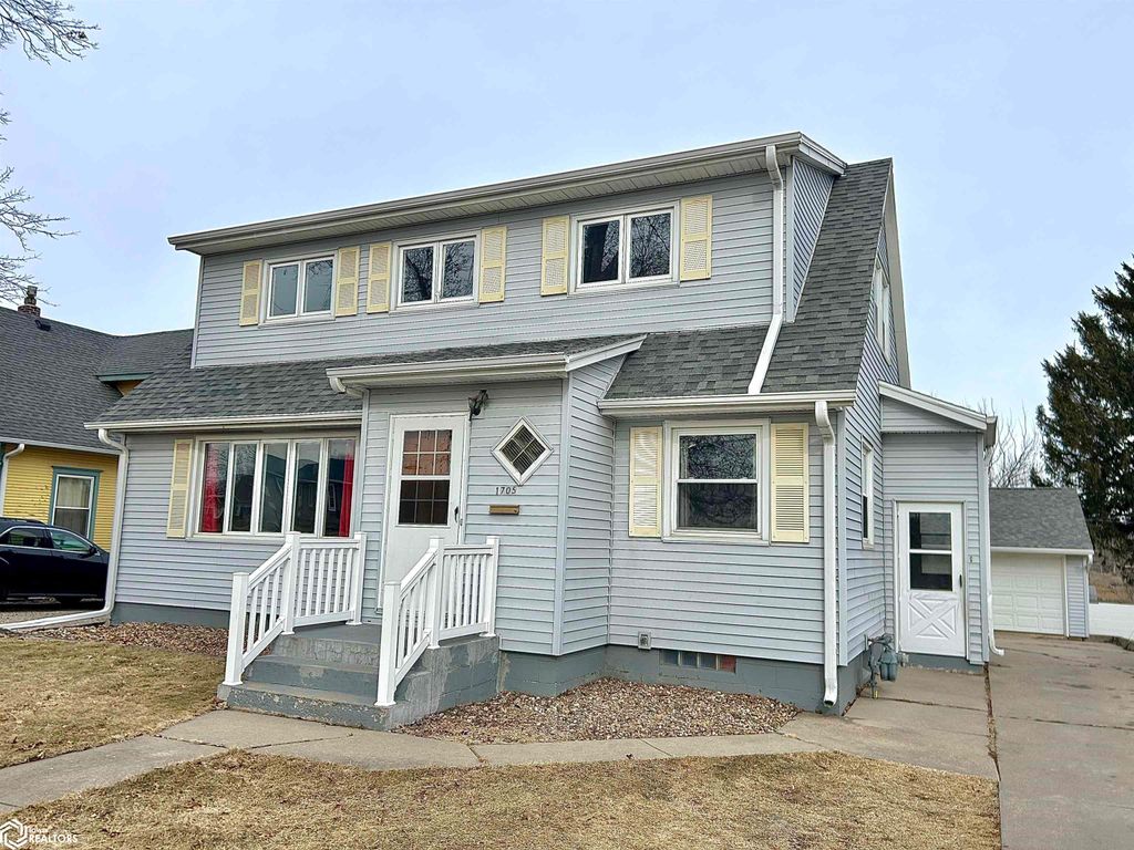 Photo of 1705 Summit Street, Marshalltown, IA 50158 (MLS # 6335475)