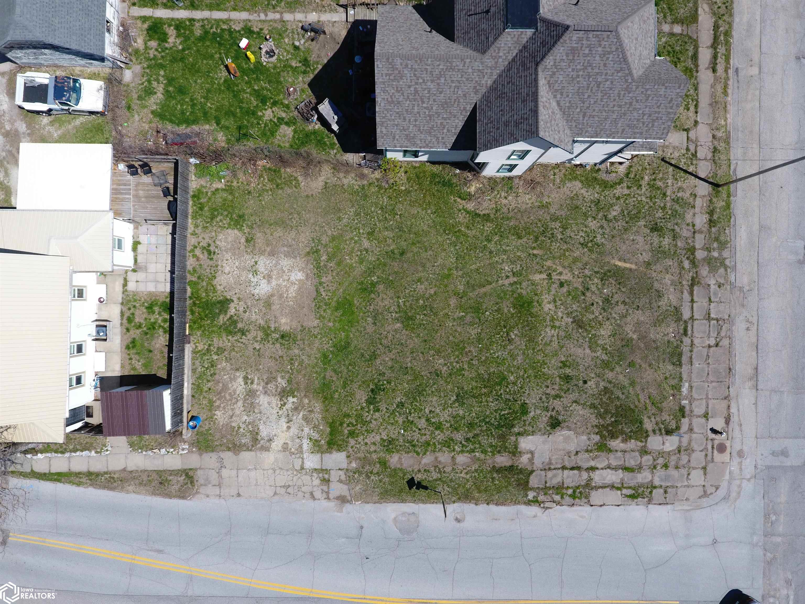 Photo 1 of 3 — 830 Oak Street, Burlington, IA 52601