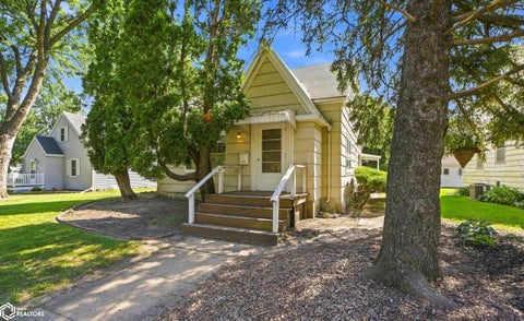 Tiny photo for 206 N Harrison Street, Mount Pleasant, IA 52641 (MLS # 6342717)