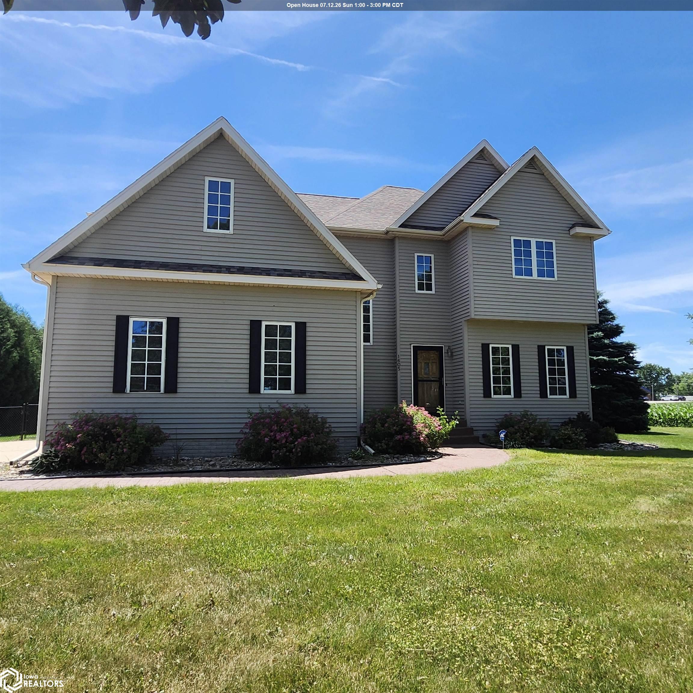 Photo 1 of 46 — 1605 Rolling Hills Drive, Fort Dodge, IA 50501