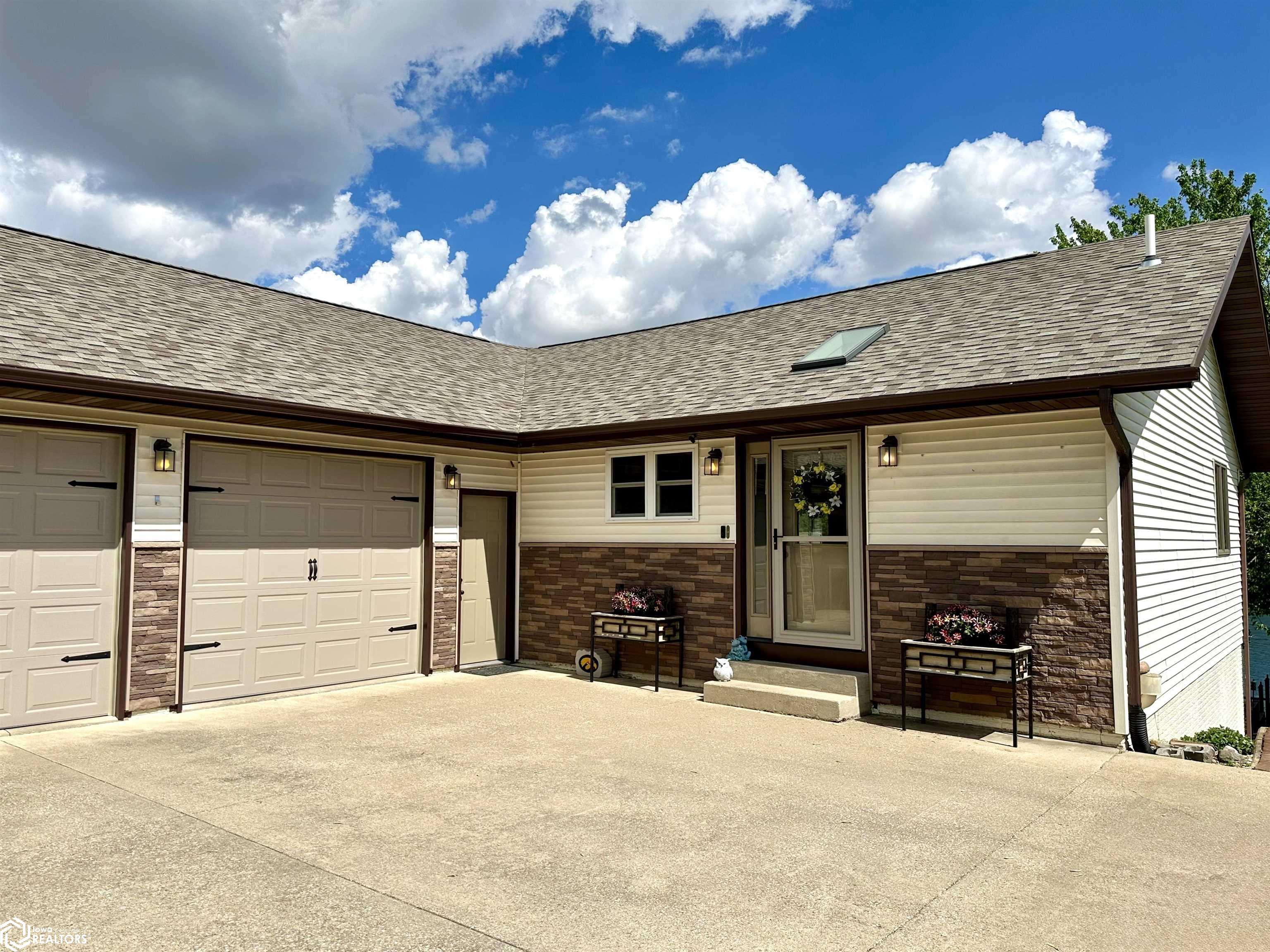 5030 N Lakeshore Drive