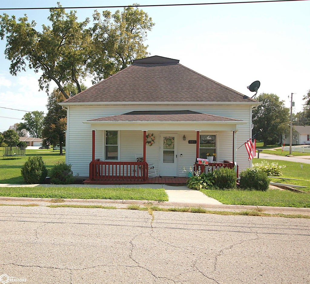 Photo of 301 E Logan Street, Clarinda, IA 51632 (MLS # 6341527)