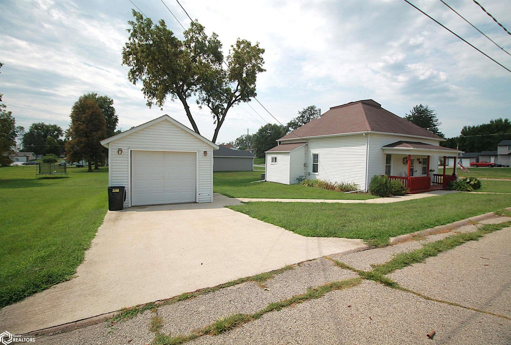 Photo of 301 E Logan Street, Clarinda, IA 51632 (MLS # 6341527)