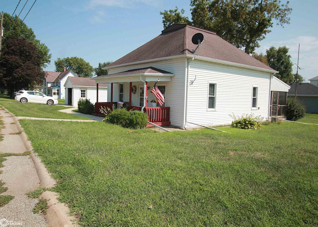 Photo of 301 E Logan Street, Clarinda, IA 51632 (MLS # 6341527)