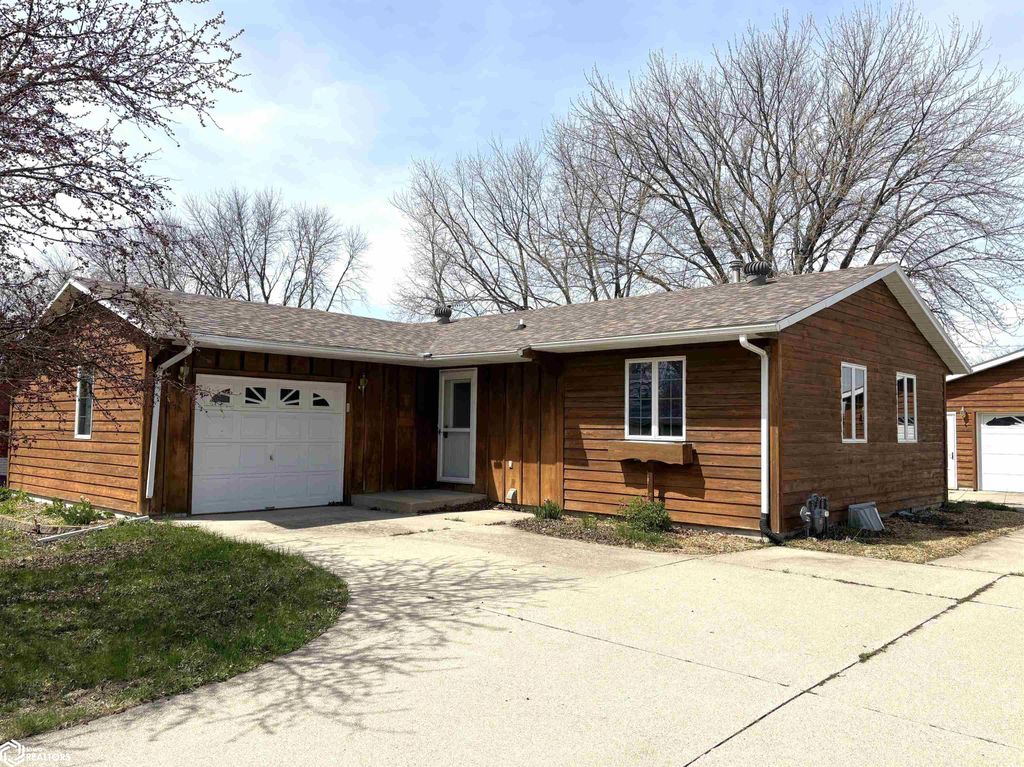 Photo of 109 Oakridge Drive, Forest City, IA 50436 (MLS # 6337541)