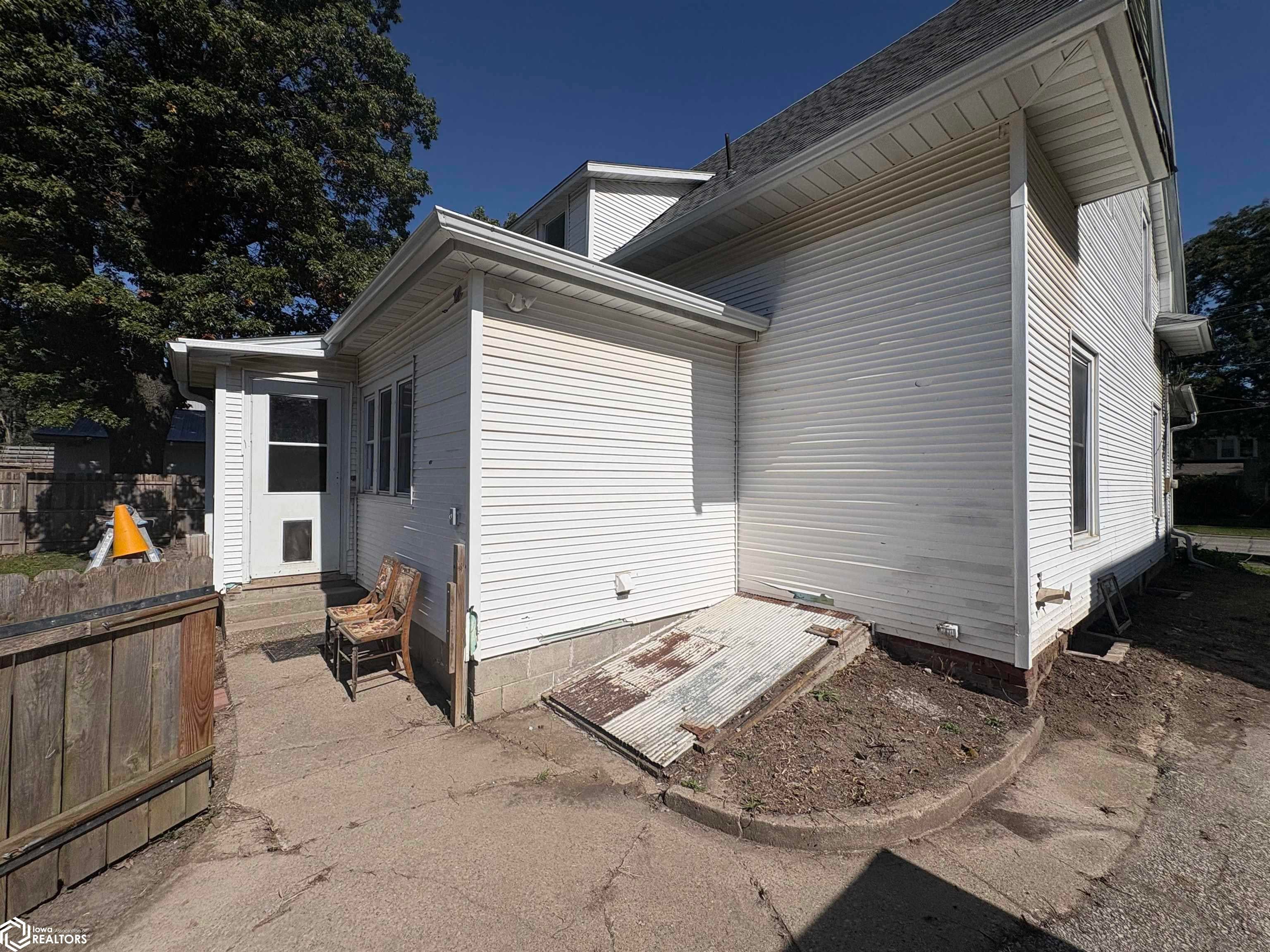 828 Drake Avenue
