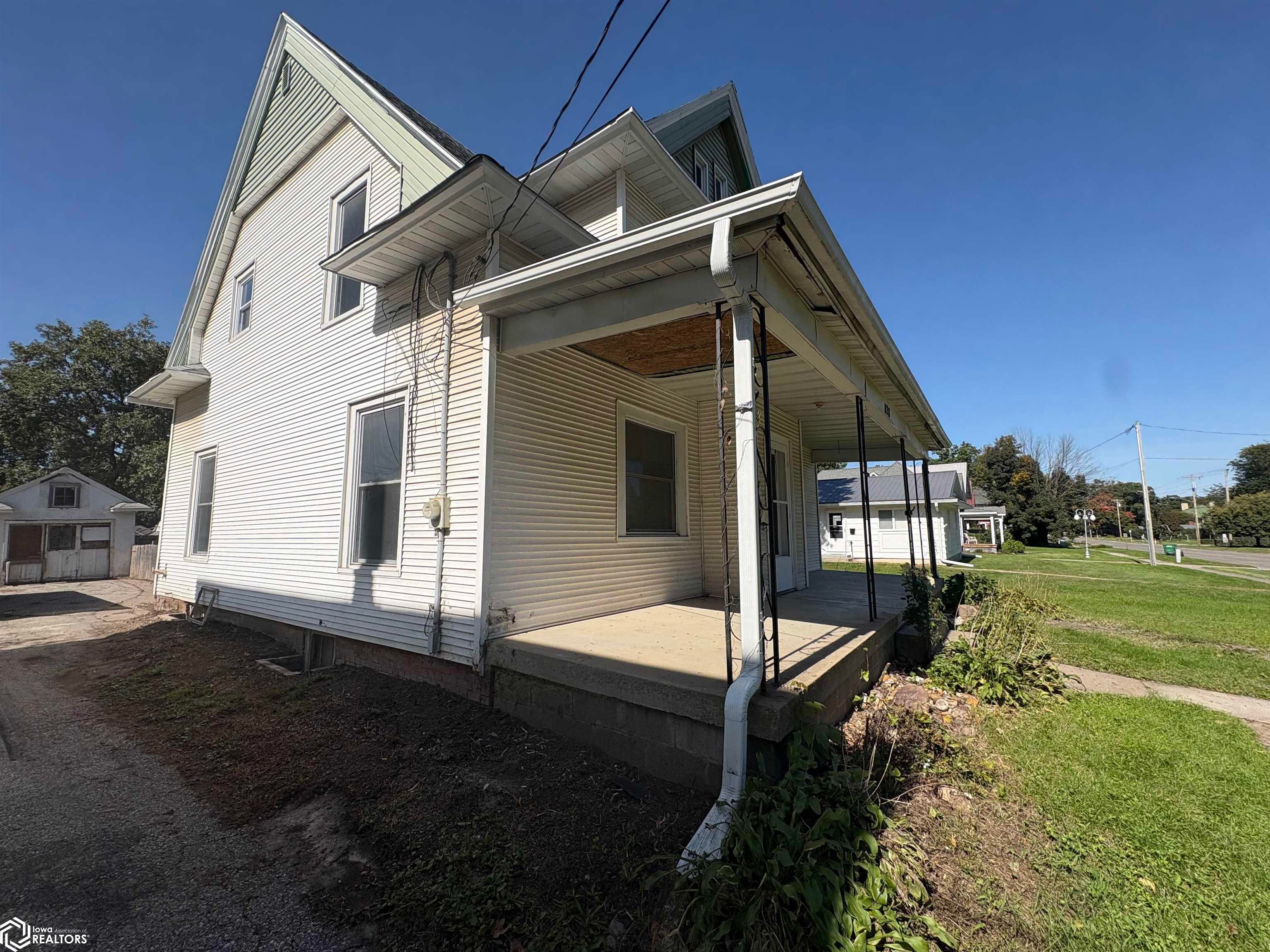 828 Drake Avenue