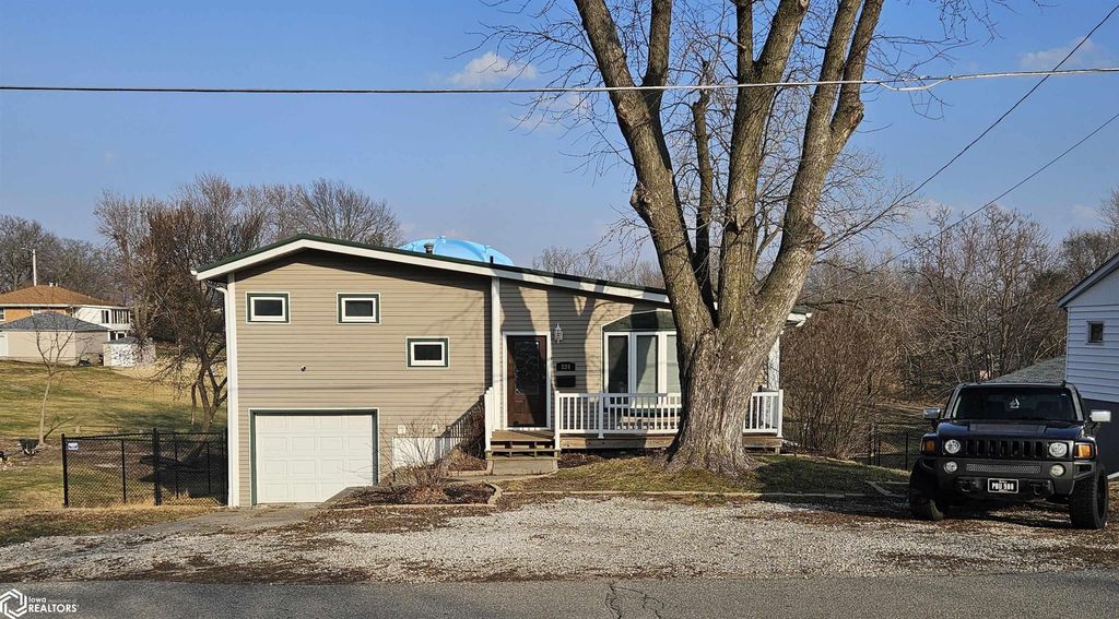 Photo of 224 Skyline Drive, Ottumwa, IA 52501 (MLS # 6336261)