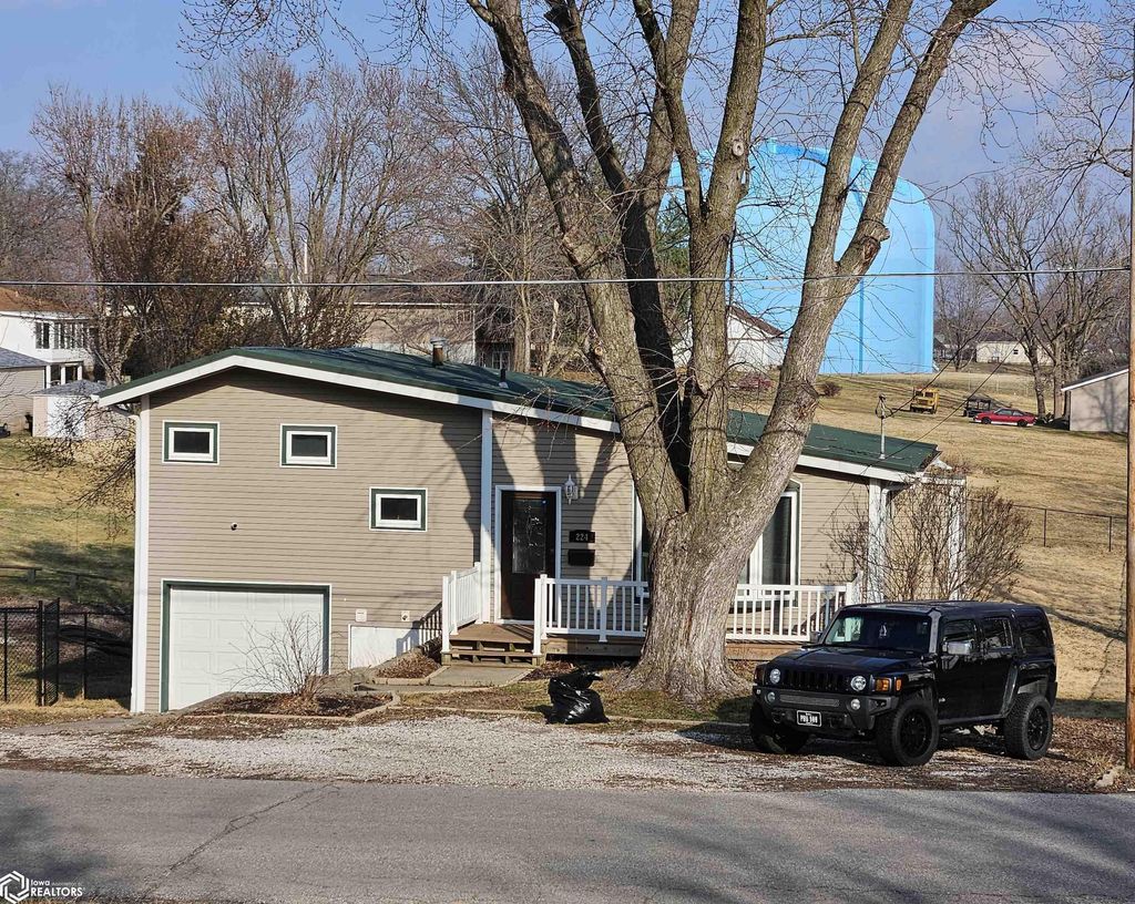 Photo of 224 Skyline Drive, Ottumwa, IA 52501 (MLS # 6336261)