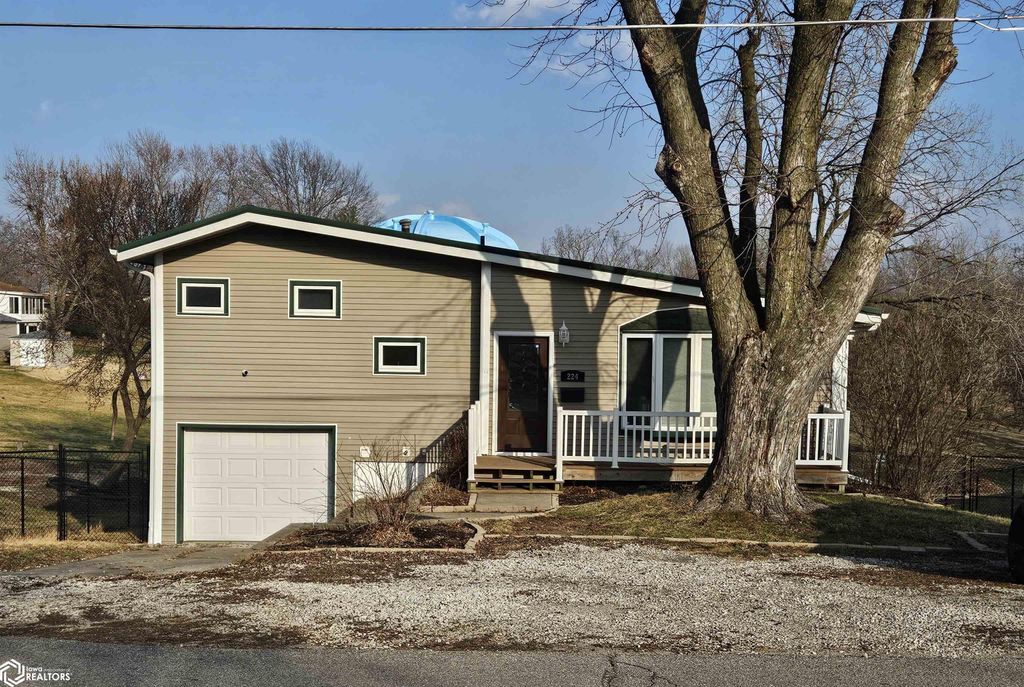 Photo of 224 Skyline Drive, Ottumwa, IA 52501 (MLS # 6336261)