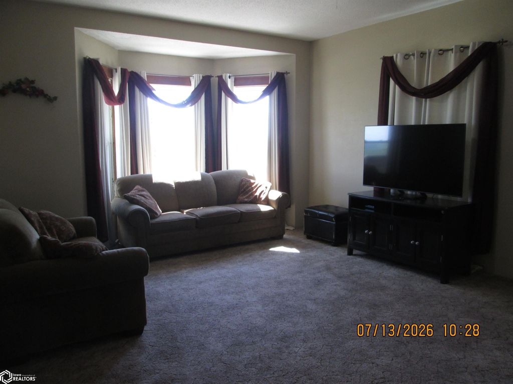 Photo of 52948 Pinoak Road, Walnut, IA 51577 (MLS # 6340405)